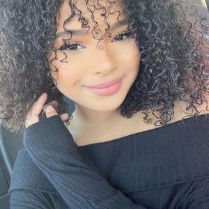 Meet your Posher, Mia